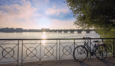 Wie gelangt man während einer Geschäftsreise von Bordeaux nach Mérignac?
