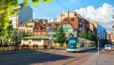 Wie gelangt man von der Innenstadt von Illkirch nach Straßburg?