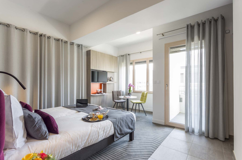 Aparthotel{Stadt} - {Name}