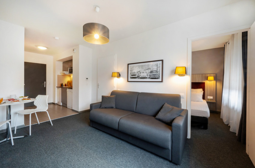 Aparthotel{Stadt} - {Name}