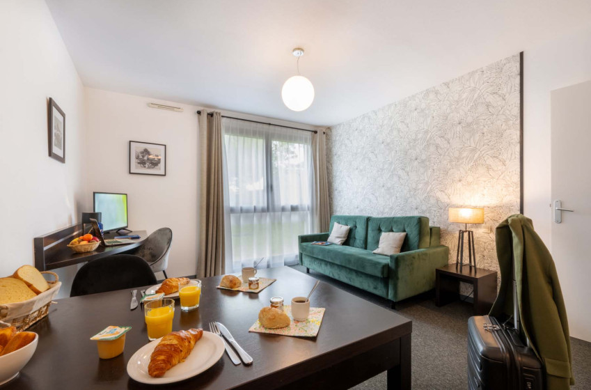 Aparthotel{Stadt} - {Name}
