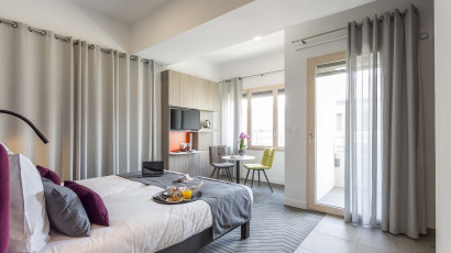Aparthotel{Stadt} - {Name}