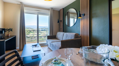 Aparthotel{Stadt} - {Name}