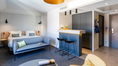 Aparthotel{Stadt} - {Name}