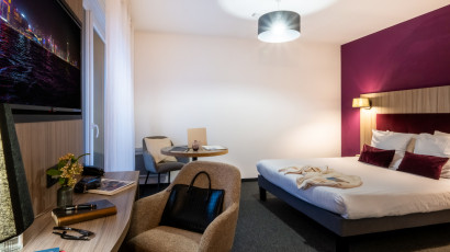 Aparthotel{Stadt} - {Name}