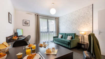 Aparthotel{Stadt} - {Name}