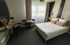 Aparthotel{Stadt} - {Name}