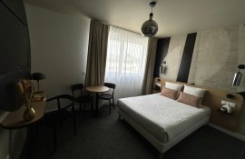 Aparthotel{Stadt} - {Name}