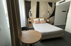 Aparthotel{Stadt} - {Name}