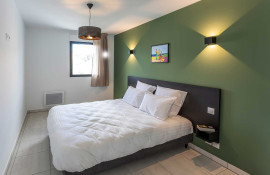 Aparthotel{Stadt} - {Name}