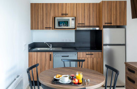 Aparthotel{Stadt} - {Name}