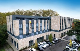 Aparthotel{Stadt} - {Name}