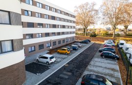 Aparthotel{Stadt} - {Name}