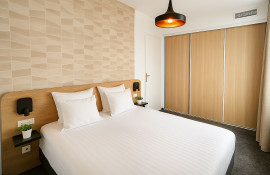 Aparthotel{Stadt} - {Name}