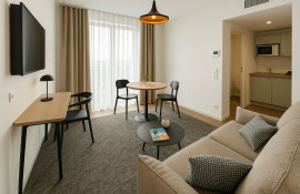 Aparthotel{Stadt} - {Name}