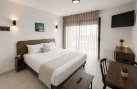 Aparthotel{Stadt} - {Name}