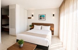 Aparthotel{Stadt} - {Name}
