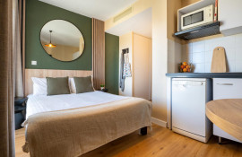 Aparthotel{Stadt} - {Name}