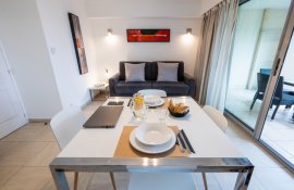 Aparthotel{Stadt} - {Name}