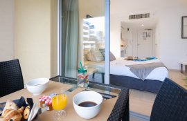 Aparthotel{Stadt} - {Name}