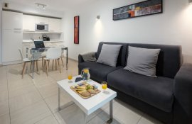 Aparthotel{Stadt} - {Name}