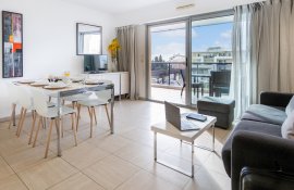 Aparthotel{Stadt} - {Name}