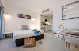 Aparthotel{Stadt} - {Name}