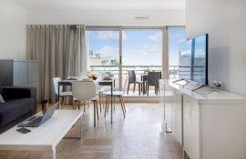 Aparthotel{Stadt} - {Name}