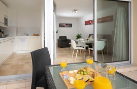 Aparthotel{Stadt} - {Name}