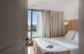 Aparthotel{Stadt} - {Name}
