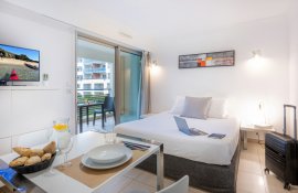 Aparthotel{Stadt} - {Name}