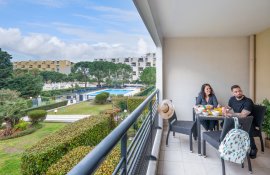 Aparthotel{Stadt} - {Name}