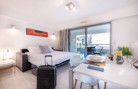 Aparthotel{Stadt} - {Name}