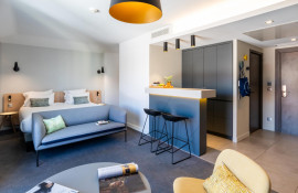 Aparthotel{Stadt} - {Name}