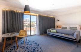Aparthotel{Stadt} - {Name}