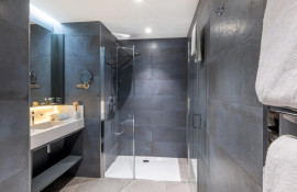 Aparthotel{Stadt} - {Name}