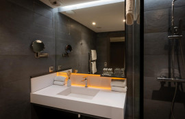 Aparthotel{Stadt} - {Name}