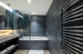 Aparthotel{Stadt} - {Name}