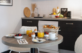 Aparthotel{Stadt} - {Name}