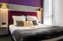 Aparthotel{Stadt} - {Name}