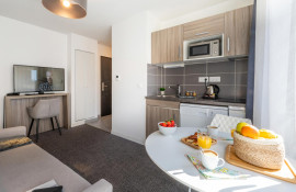 Aparthotel{Stadt} - {Name}