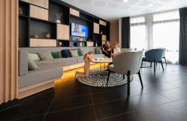 Aparthotel{Stadt} - {Name}
