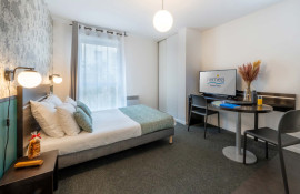 Aparthotel{Stadt} - {Name}