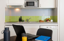 Aparthotel{Stadt} - {Name}