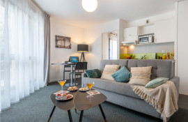 Aparthotel{Stadt} - {Name}