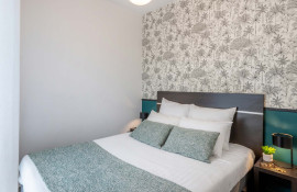 Aparthotel{Stadt} - {Name}