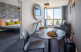 Aparthotel{Stadt} - {Name}