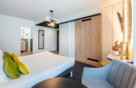 Aparthotel{Stadt} - {Name}