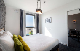 Aparthotel{Stadt} - {Name}