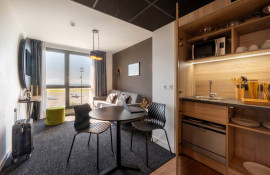 Aparthotel{Stadt} - {Name}